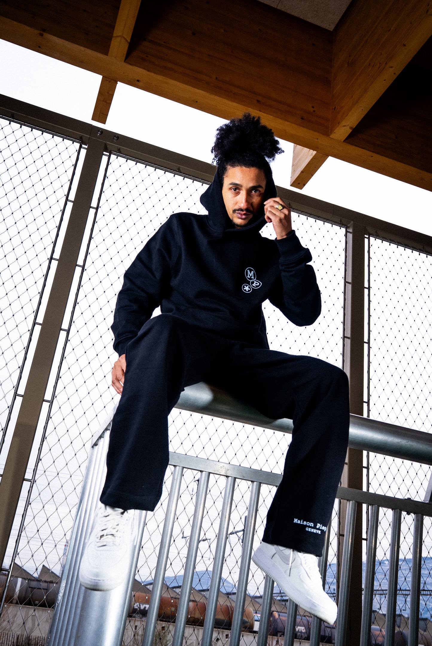 A002* BLACK SWEATPANTS MP