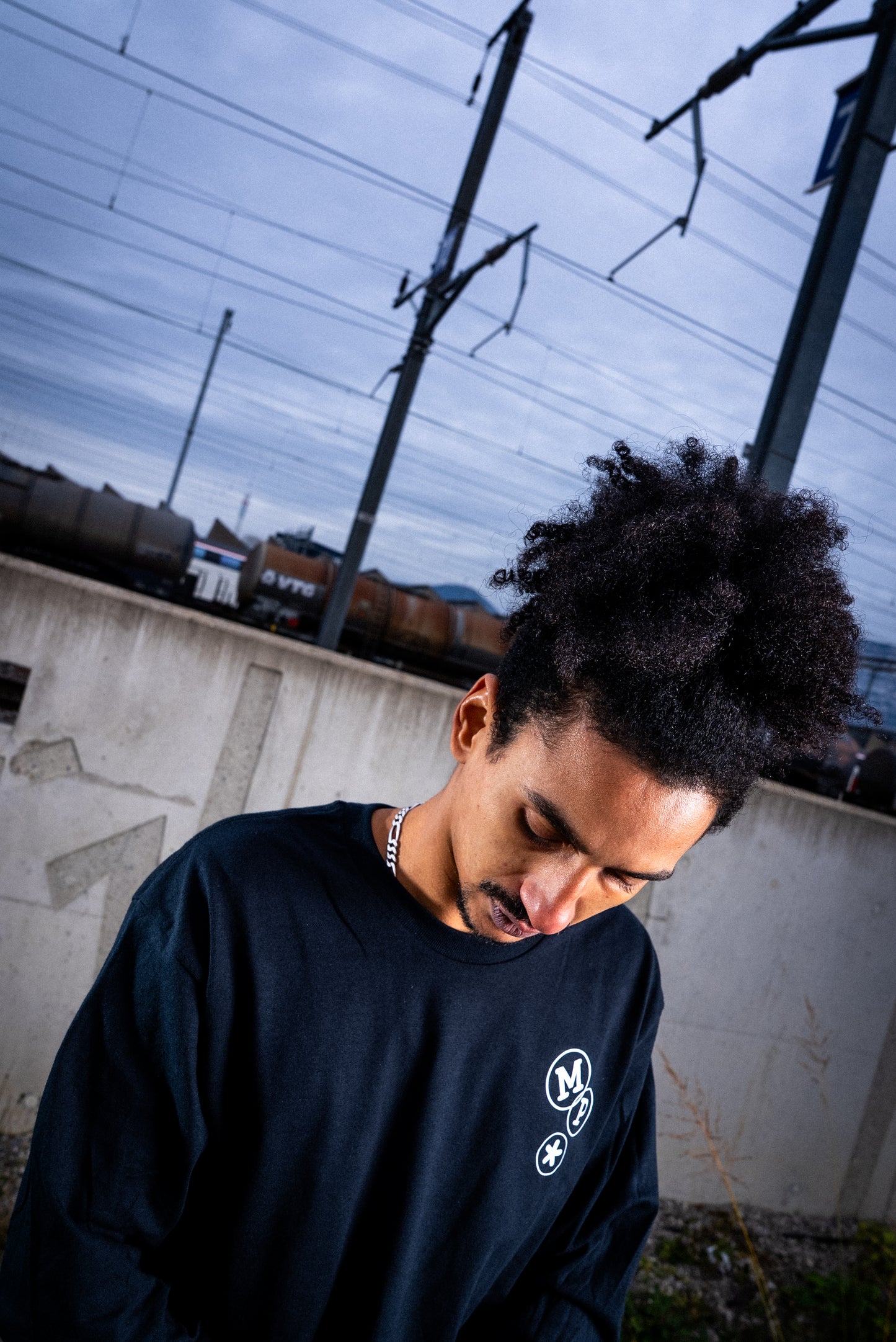 A003* BLACK LONGSLEEVE MP