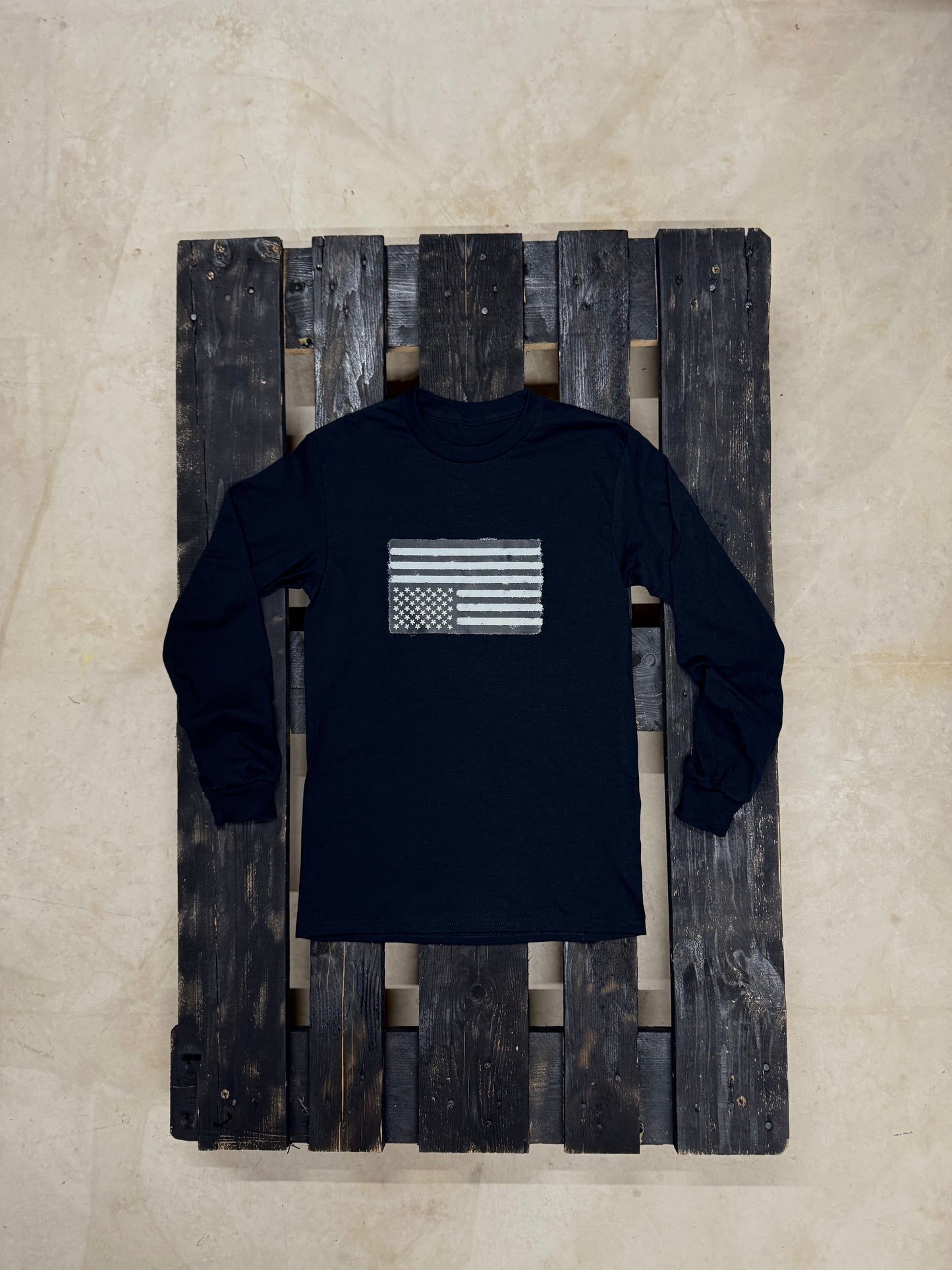 A25* BLACK LONGSLEEVE FREE USA
