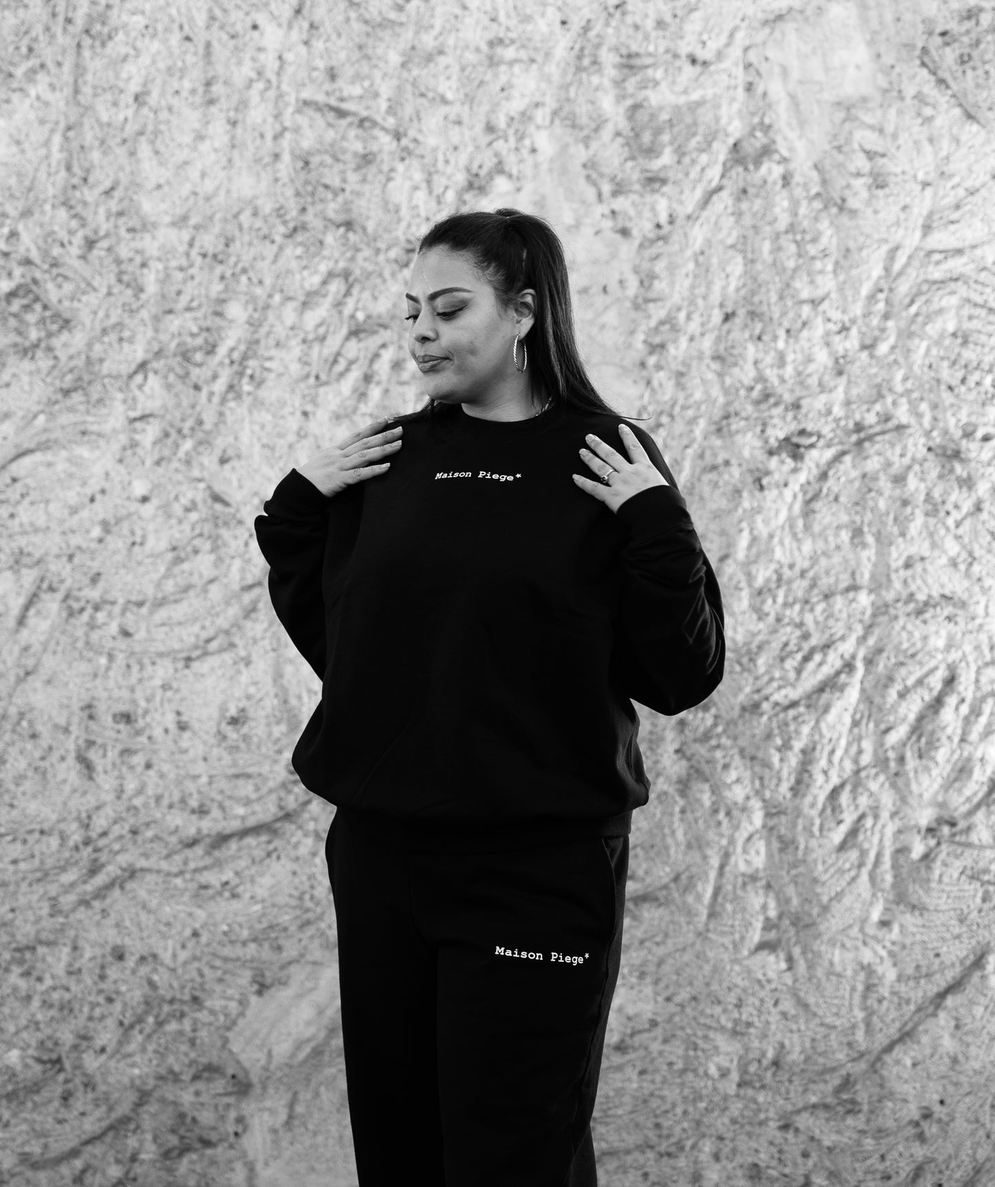 A11111* BLACK CREWNECK CLASIC